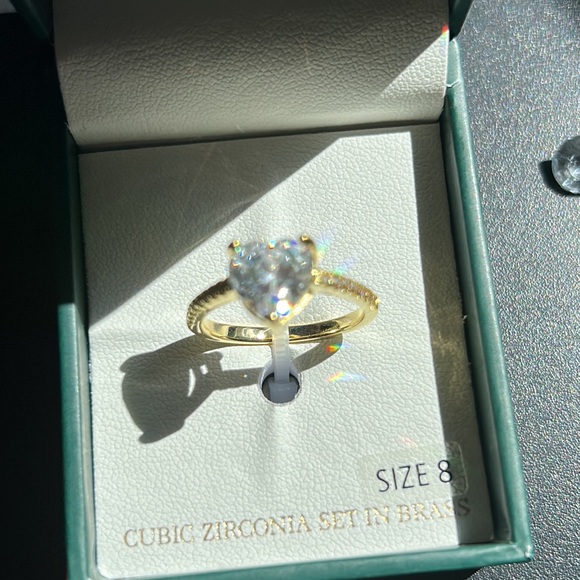 Cubic Zirconia heart ring size 8. Gold tone set in brass NIB - Picture 5 of 8